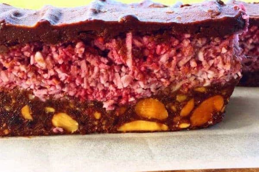RAW CHOC RASPBERRY PALEO SLICE